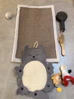 Katzenzubehör Kratzmatte Bürsten Spielzeug Set gebraucht