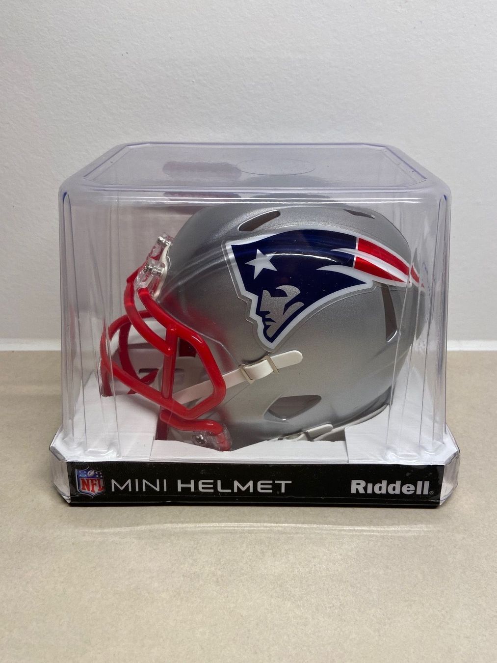 NFL Antike Kleidung: New England Patriots Mini Helmet Speed – Neu und originalverpackt aus Muttenz von US_Sport_Schweiz 2