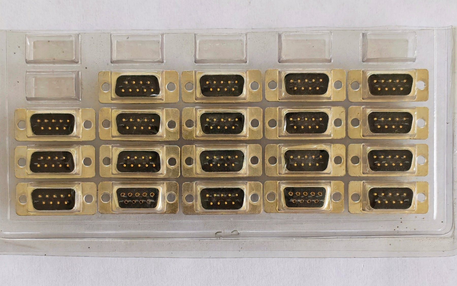 Laufwerke & Adapter: 19 D-Sub Steckverbinder • 9 Pin • männlich – Neu (gemäss Beschreibung) aus Hagenbuch ZH von Maro13