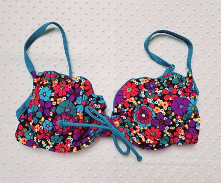 Neu! Blumiges Bikinioberteil 34B