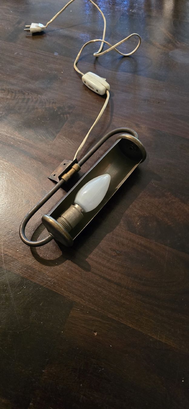 Lampade: Vintage Bilderleuchte / Gemäldeleuchte aus Messing  – Usato da Basel venduto da Jcva