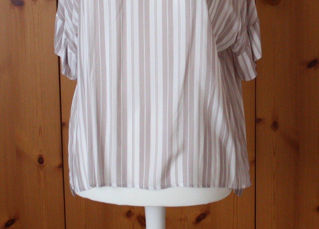 Camicette: Bluse Kurzarm weiss - beige Gr. XL – Usato da Flüelen venduto da Diversicum-Curvy 2