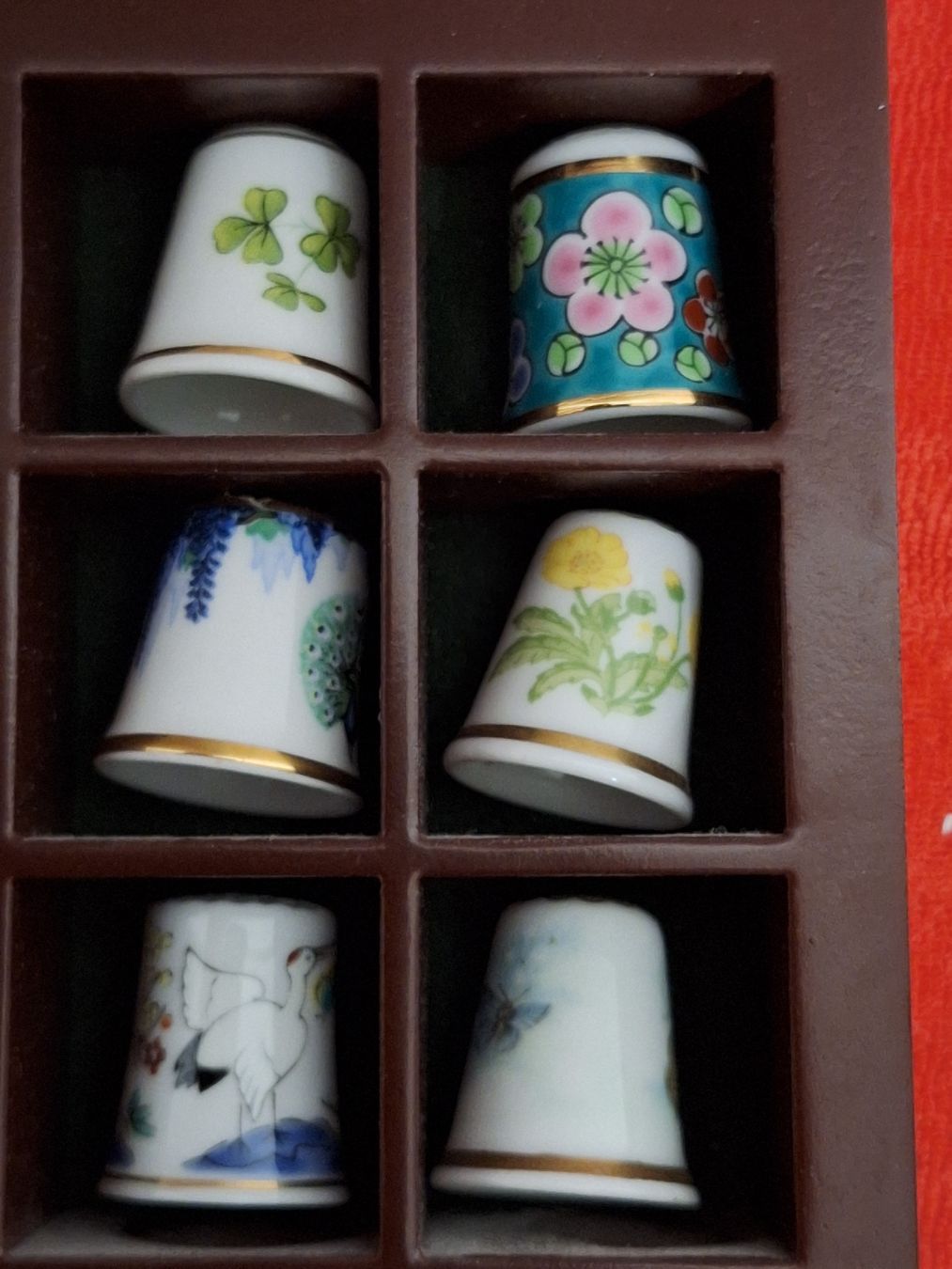 Fingerhüte: Komplette Fingerhut-Sammlung "Monate" mit Vitrine – Gebraucht aus Winterthur von juszku 4