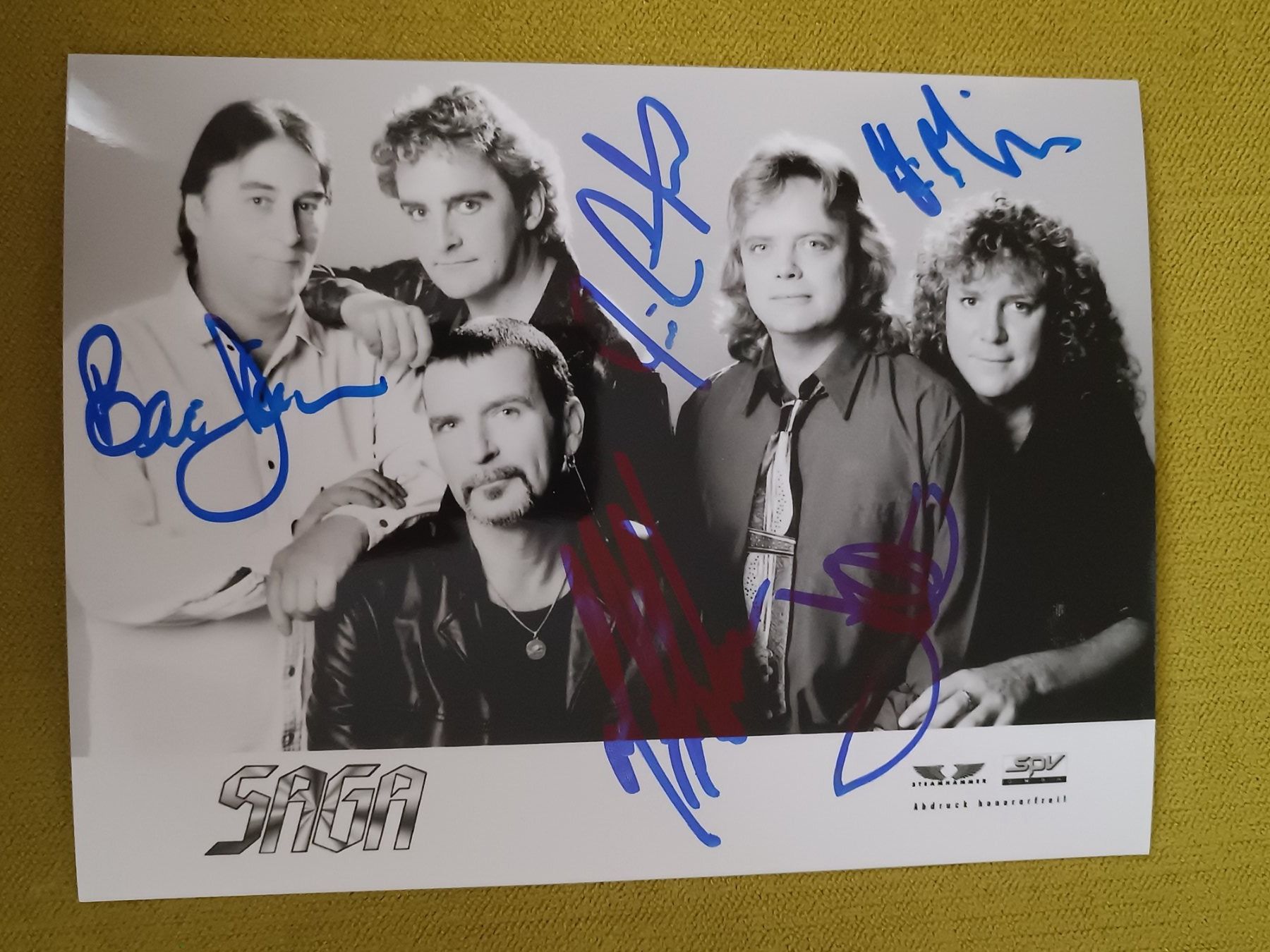 Autografi: SAGA  - handsigniert – Usato da Menziken venduto da Artographs