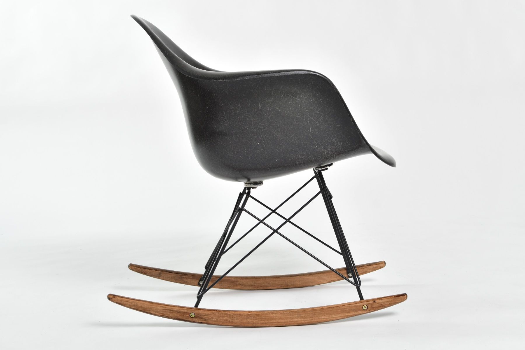 Vitra Sedie: Charles & Ray Eames Rocking Chair – Usato da Zürich venduto da IndividumCH 5