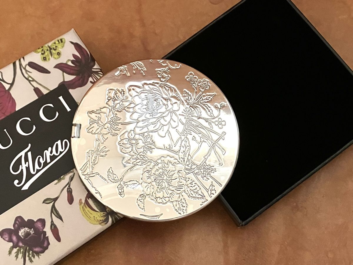 Specchi: Gucci Flora Mirror Compact with box - Elegant Floral Design – Nuovo e nell'imballaggio originale da St. Gallen venduto da Atelier.W.Maison