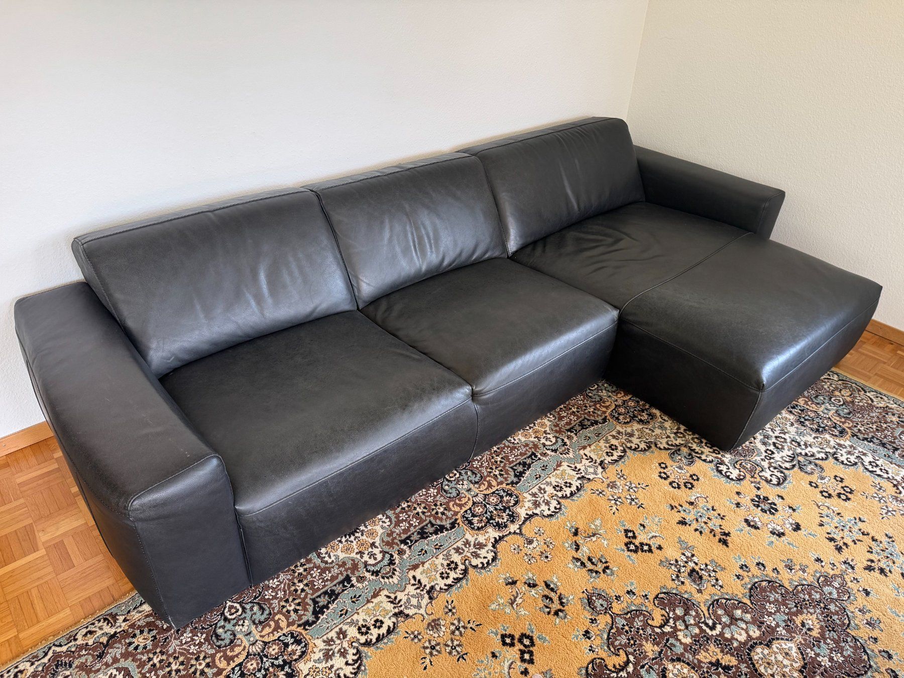 Divani: Schwarzes Ledersofa inkl. Hocker – Usato da Zürich venduto da illmatija 2