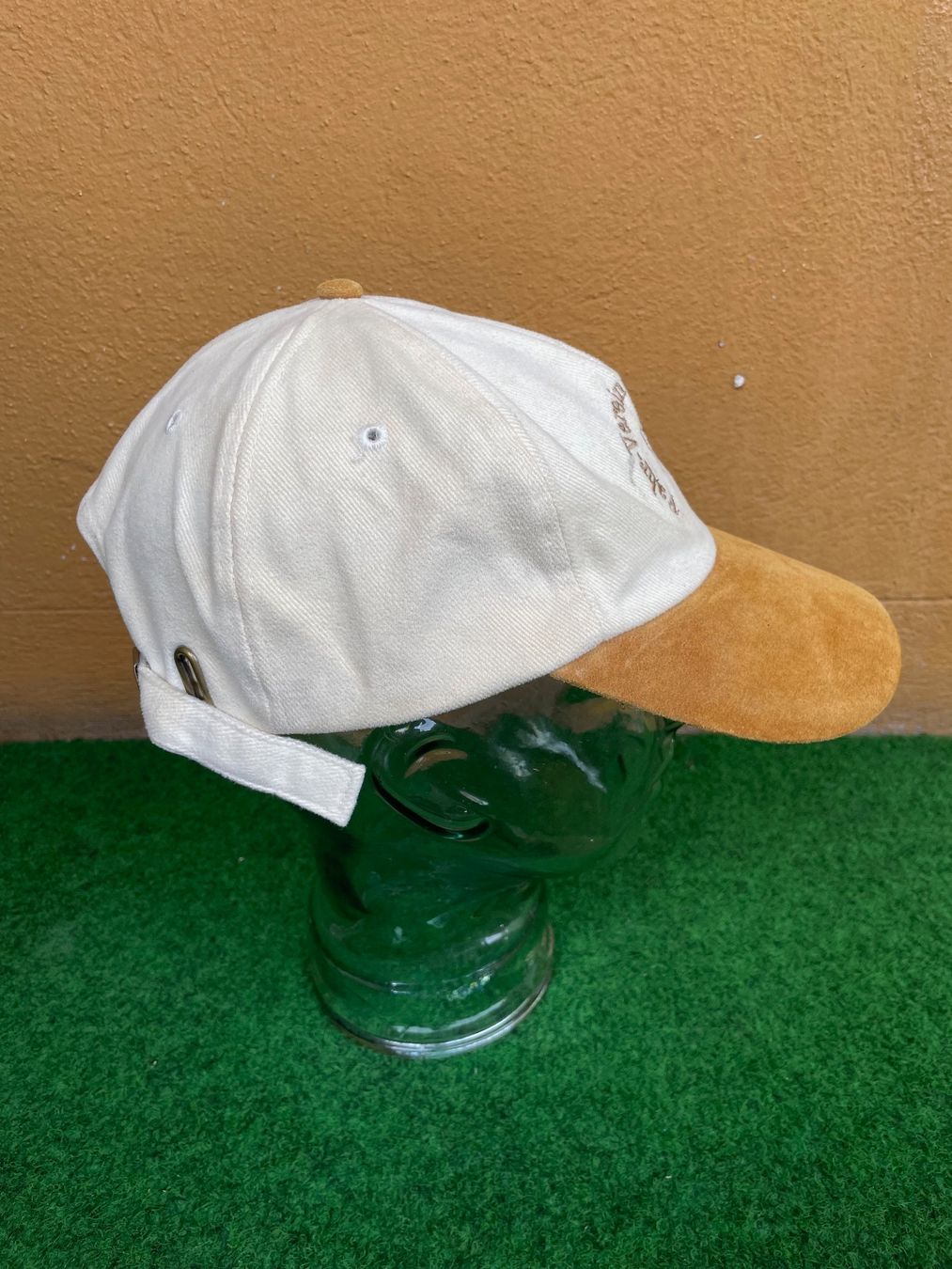 Copricapi, berretti & cappellini: Vintage Y2K Equestrian Suede Visor – Usato da Zürich venduto da le_souk 3