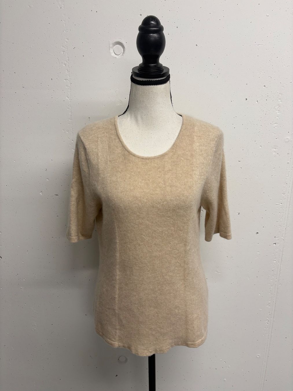 Maglioni & Felpe: Elegance Kaschmir Pullover Gr. 42 Beige Kurzarm – Nuovo (secondo la descrizione) da Regensdorf venduto da secondchancefashion
