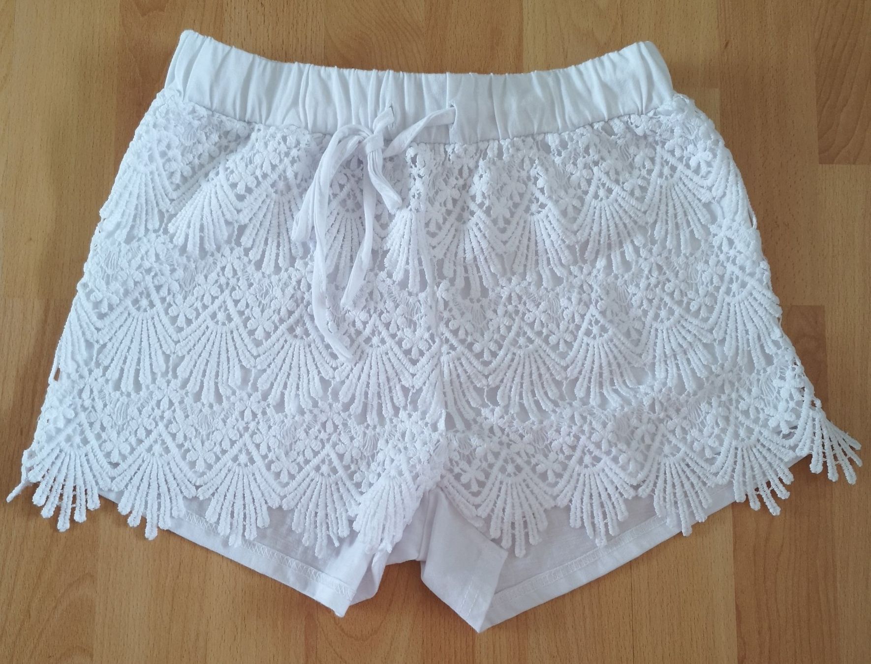 Pantaloni: 3-er Set Hotpants XS - Spendenaktion – Usato da Unterkulm venduto da Beljasch 1