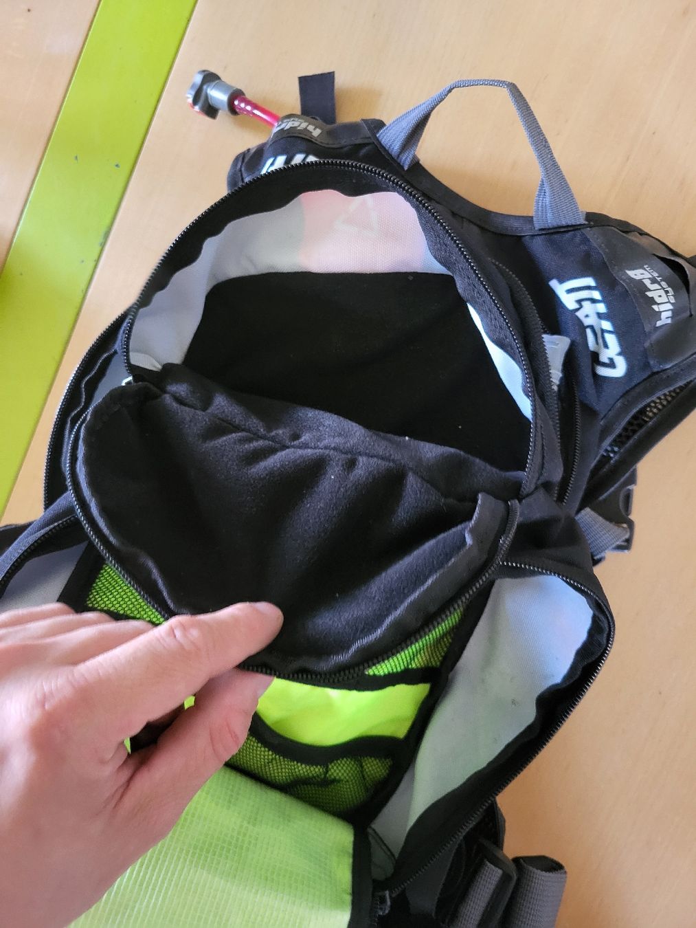Leatt Zaini: Leatt 4.5 Hydra 25L – Usato da Hausen am Albis venduto da Rico.J 6