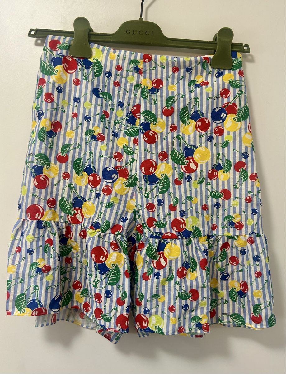 Gucci Pantaloni: Gucci Cherry Shorts in gr S – Nuovo e nell'imballaggio originale da Zürich venduto da nin_mk8s
