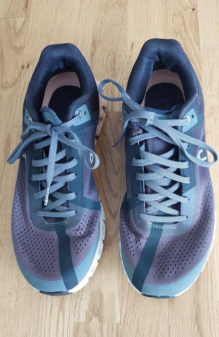 On Damenschuhe: On CLOUDFLOW Laufschuhe – Gebraucht aus Unteriberg von Saru77