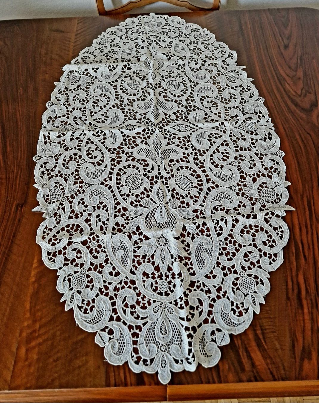 Altra biancheria da tavola: Plauener Spitze Oval 112x60cm – Usato da Bern venduto da Antikbatik