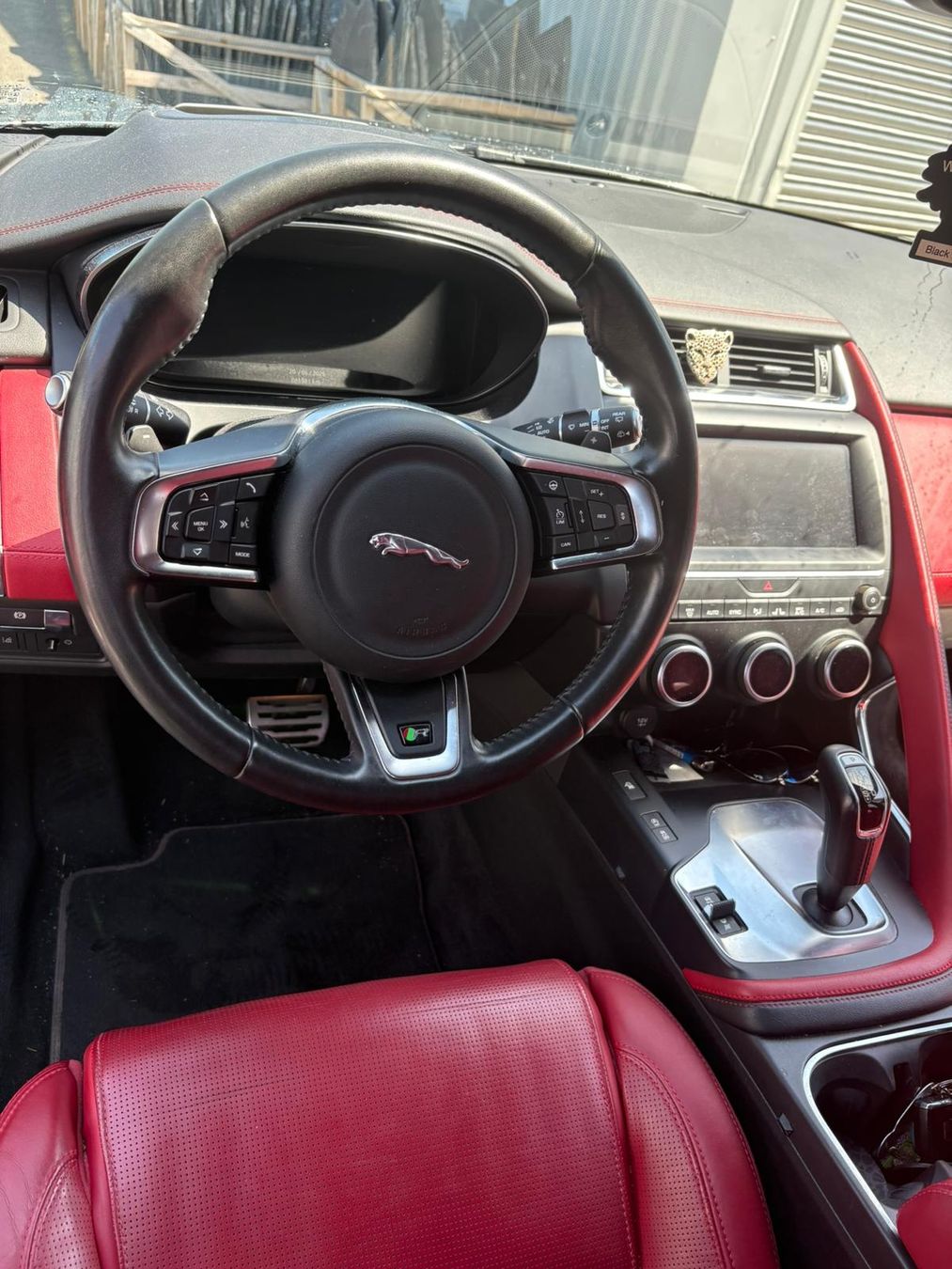 Jaguar Autos: Jaguar E-Pace R-Dynamic P250 AWD Automatik – D'occasion à Jona par ramona024 5