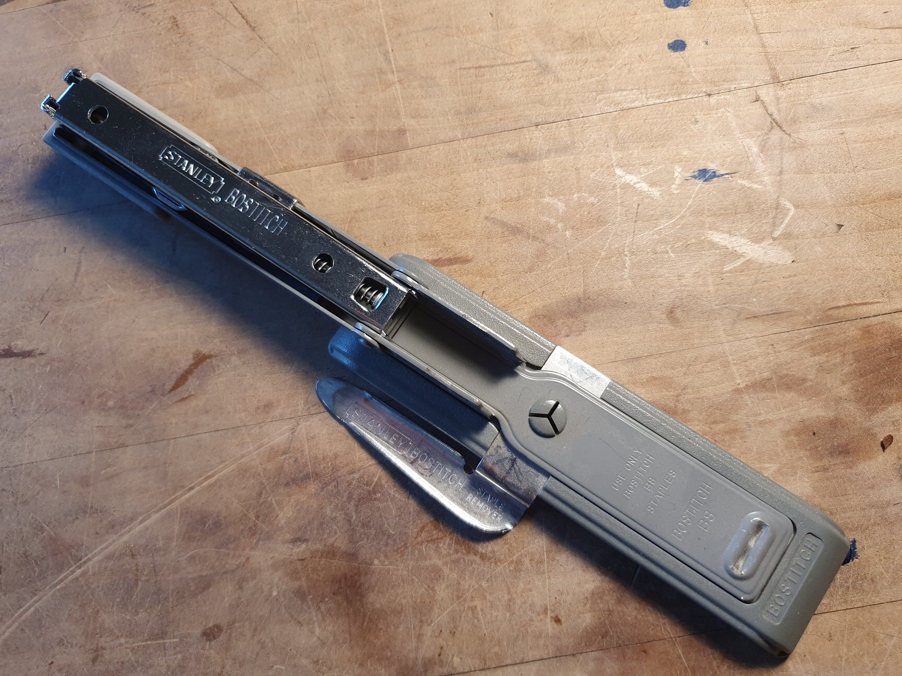 Stanley Tutti gli attrezzi: Stanley Bostitch grau – Usato da Zürich venduto da loosebone 2