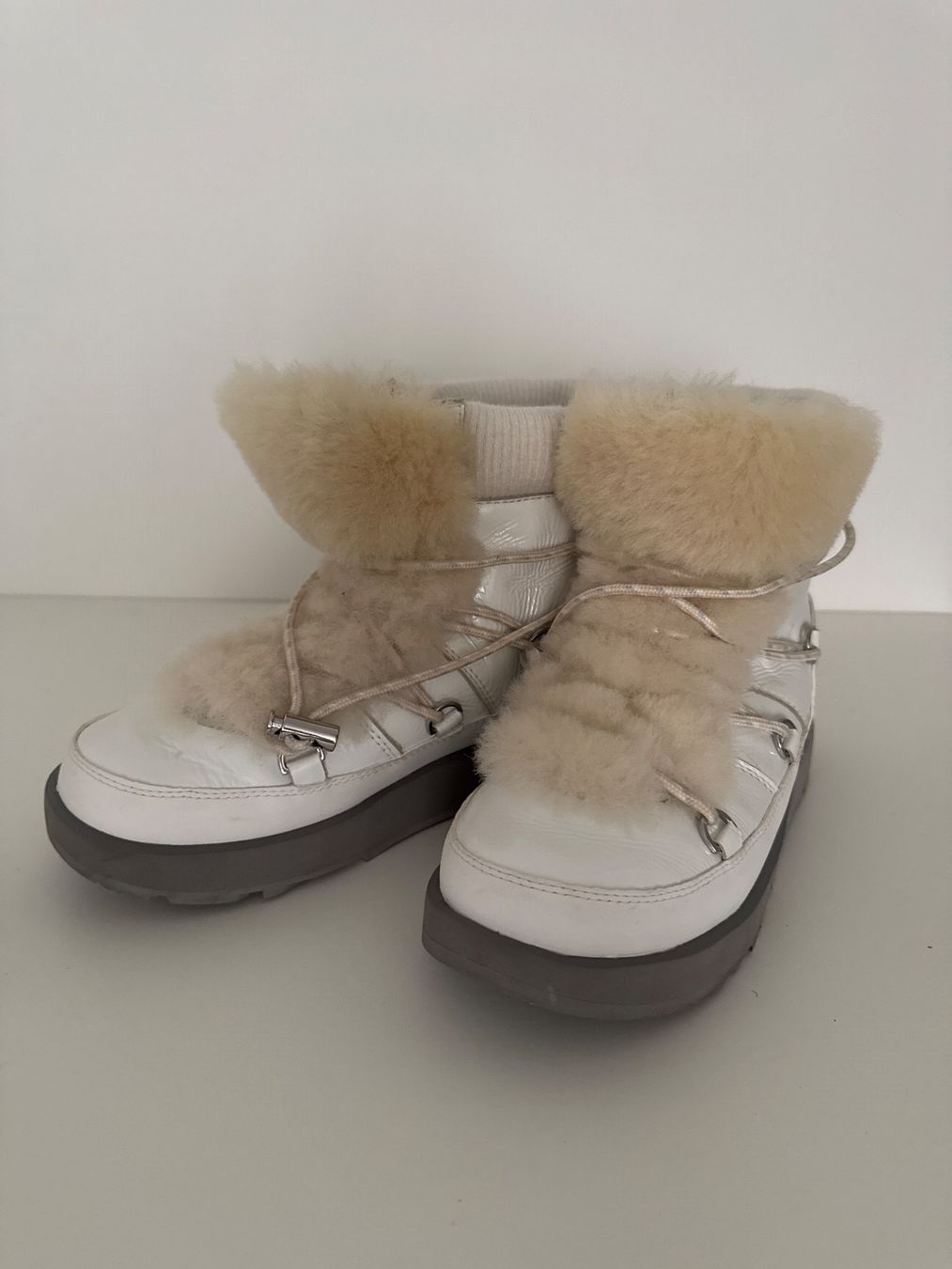 Ugg Damenschuhe: UGG waterproof BOOTS Gr. 37 EU – Gebraucht aus Brüttisellen von xe_m