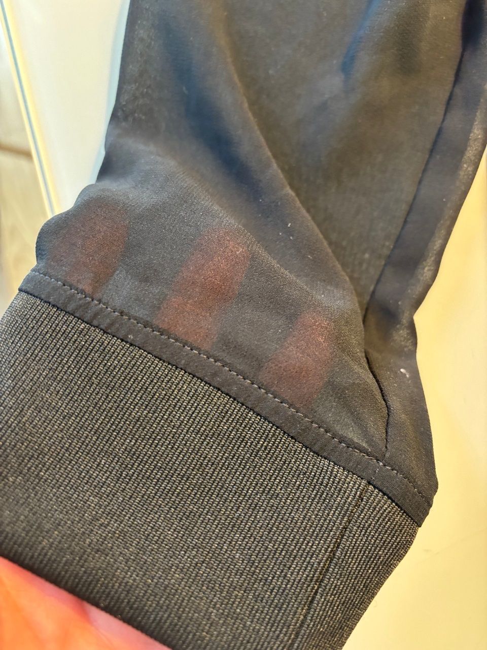 Vestiti: Schwarzes Kleid – Usato da Eglisau venduto da SAM240186 2
