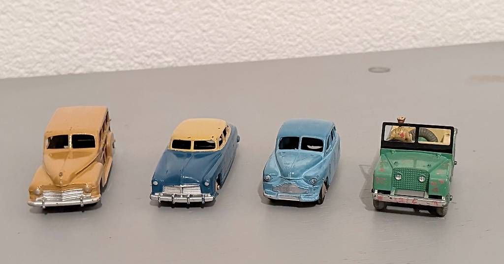 Dinky Toys Modellautos: Quatre Dinky Toys – Gebraucht aus Thônex von Fred_1973