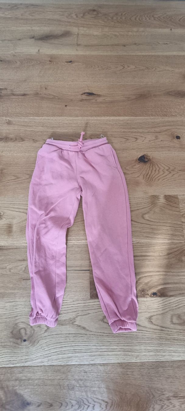 Lotti & Set di vestiti: 3er-Set: Mädchen-Trainerhosen Grösse 122 – Usato da Lachen SZ venduto da allesweg78