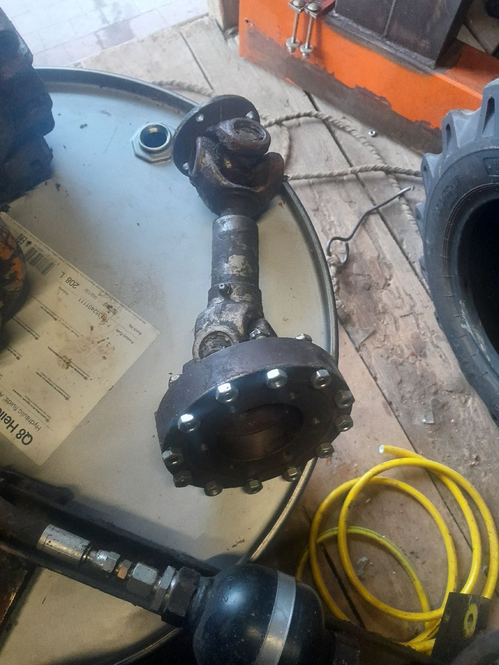 Case IH Traktoren: frontzapfwellengetriebe von Case 733  – Gebraucht aus Buttisholz von celica1988 2