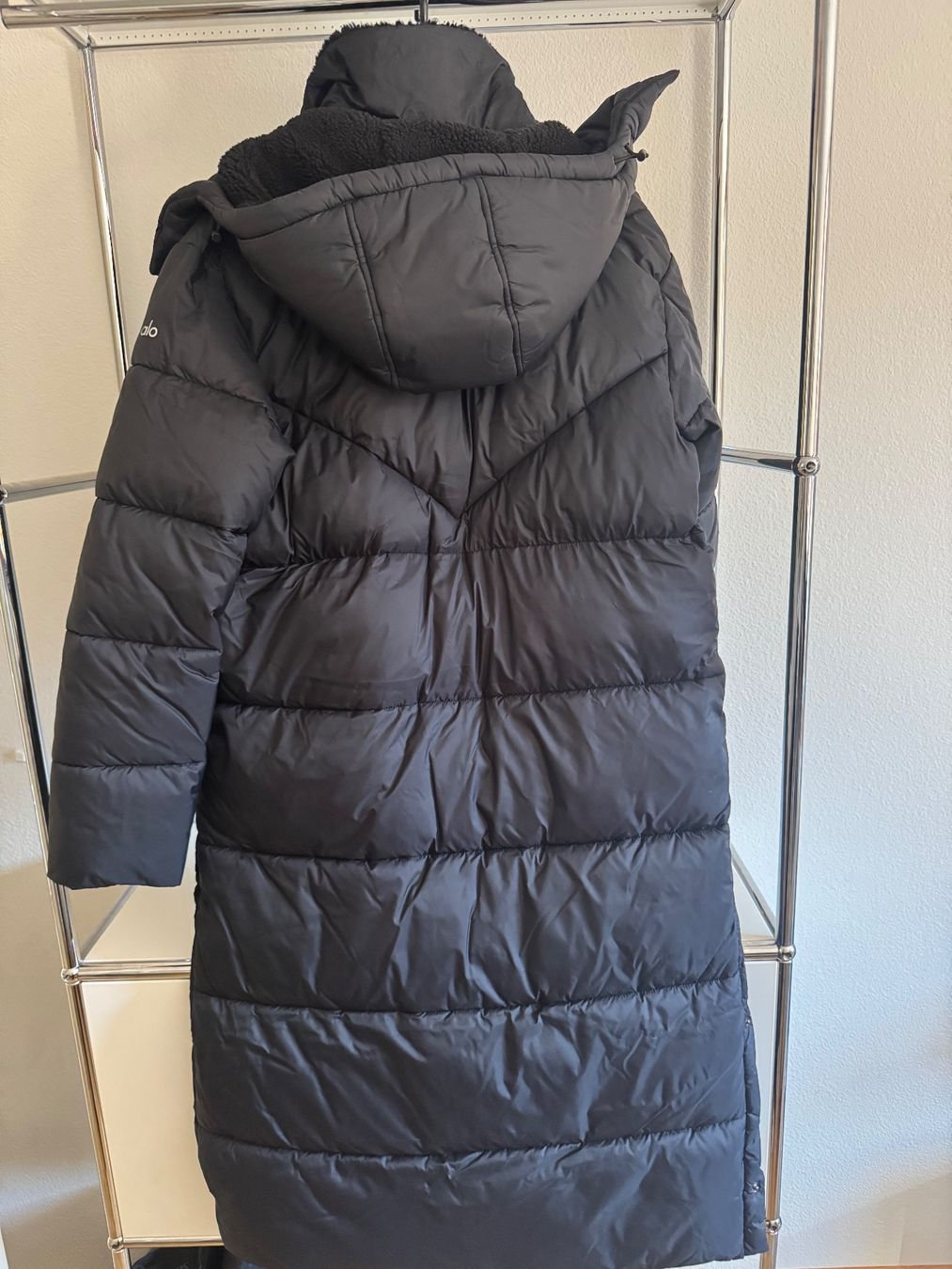 Alo Yoga Giacche: Alo Yoga Winterjacke – Nuovo (secondo la descrizione) da Riehen venduto da karolina3 2