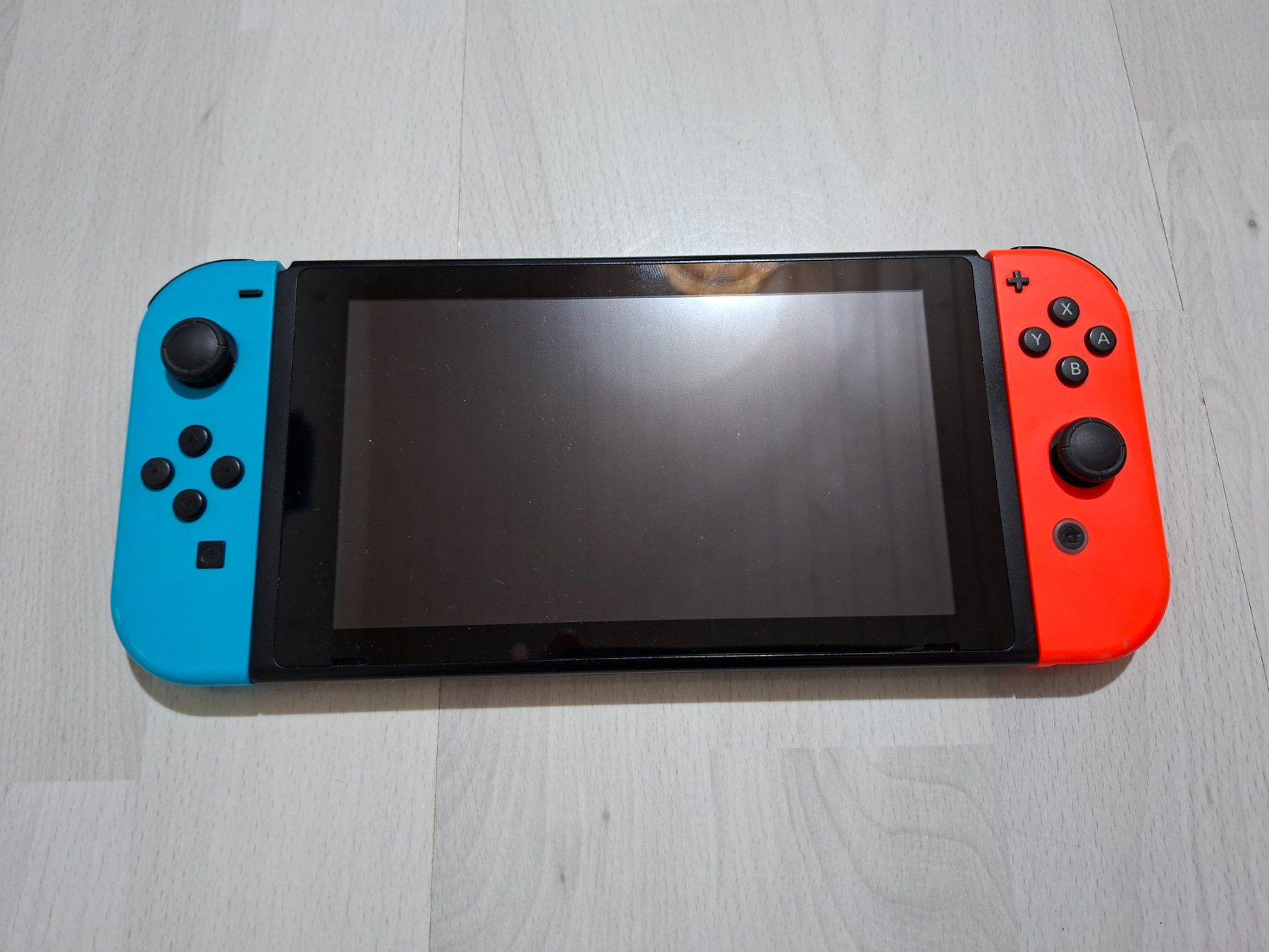 Nintendo Konsolen: Nintendo Switch + 4 jeux, une manette... – Gebraucht aus Valeyres-sous-Rances von gegg 3