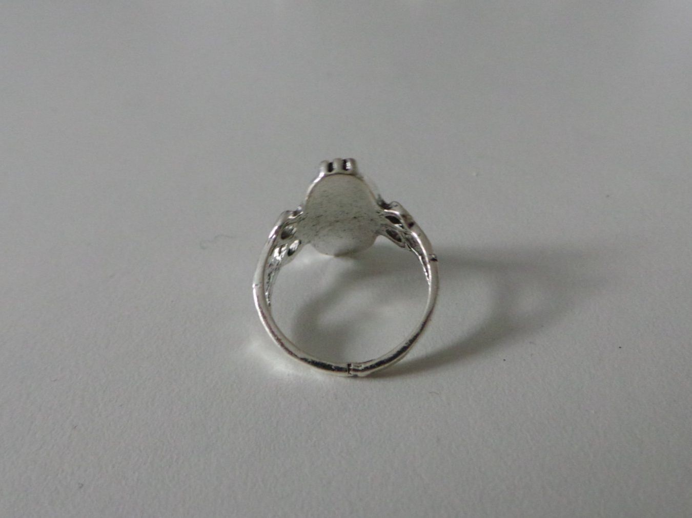 Ringe: Ring silberfarbig, Stein länglich perlmutfarbig, U56 – Neu (gemäss Beschreibung) aus Flamatt von Tattoo18 2