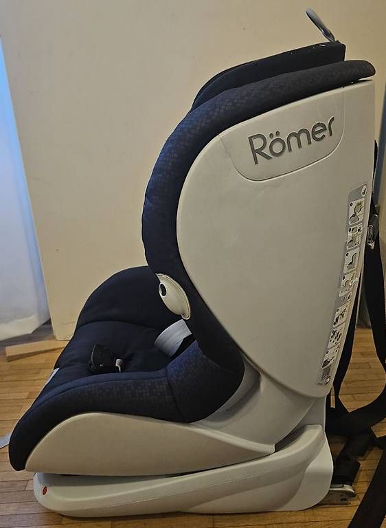 Seggiolini per auto: Autositz / Römer / Isofix / 9-18 kg – Usato da St. Gallen venduto da RuppiX 1