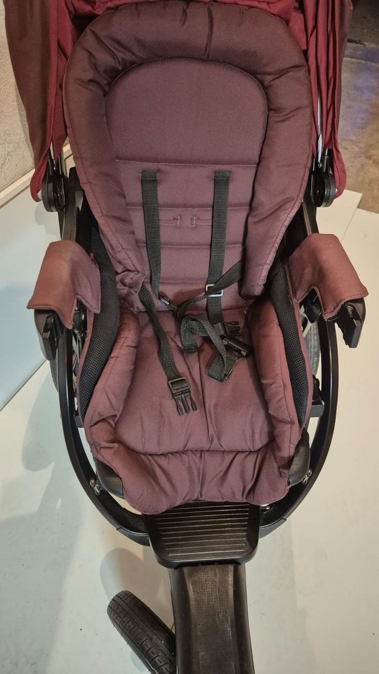 Chicco Carrozzine: Chicco Trio Activ3 poussette 3-en-1 + accessoires – Usato da Prilly venduto da Ledanaki 8
