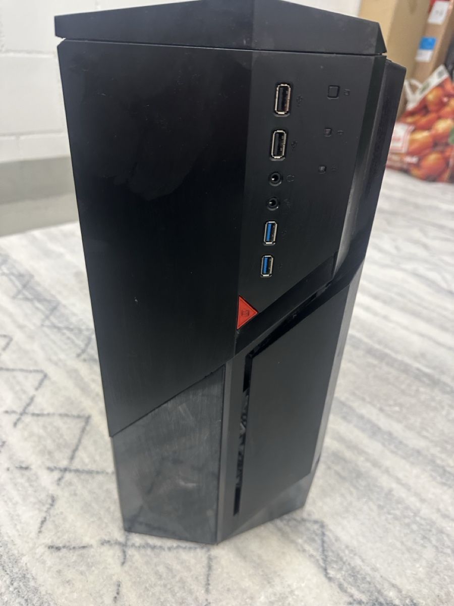 Custodie: Schwarzes PC-Gehäuse, Gamer-Look, mit Front-USB-Anschlüssen – Usato da Buchs ZH venduto da mic_jz5q