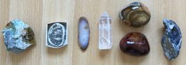 7x EDELSTEINE UND MINERALIE, 2X BOTSWANA ACHAT VITRINENFUNDE