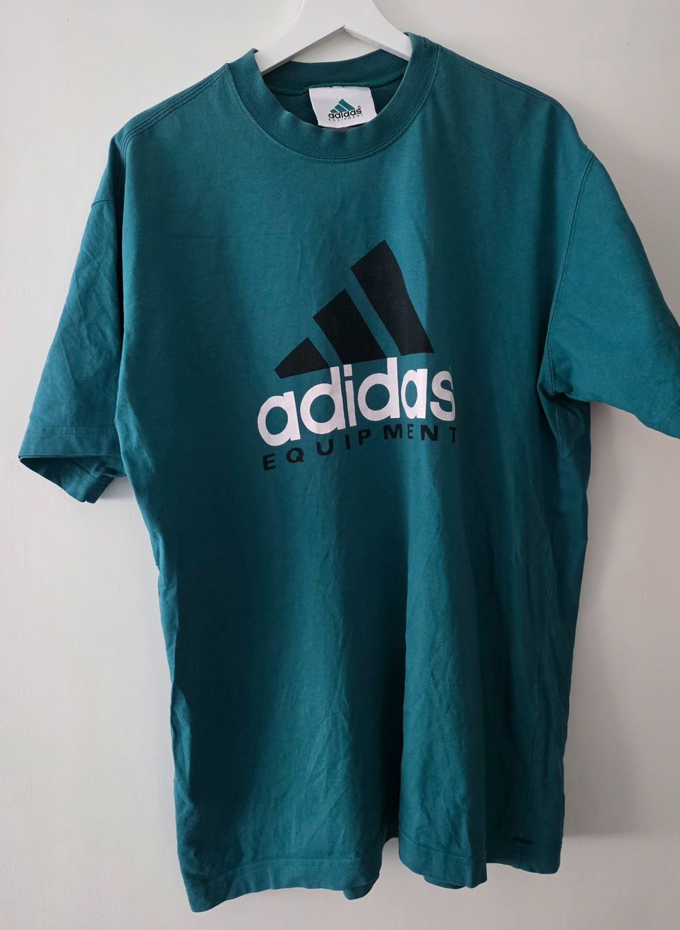 Adidas T-shirt: Adidas Equipment T-Shirt – Usato da Genève venduto da tacoma08