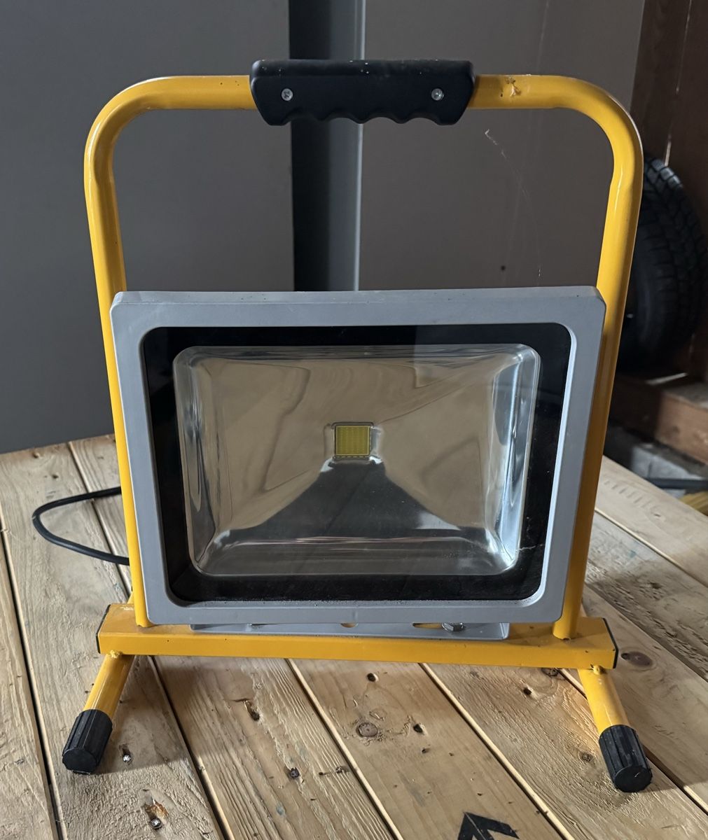 Tutti gli attrezzi: LED Flutlichtstrahler 50W – Usato da Beinwil am See venduto da BR2712