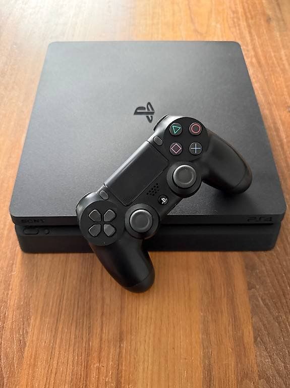 Sony Console: Playstation - PS4 Slim 500GB + Controller | top Zustand – Usato da Buchs SG venduto da Eratratesb 1