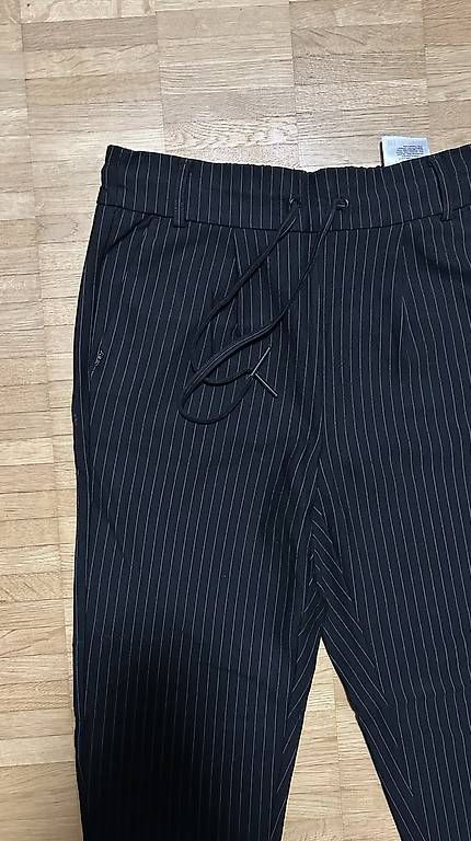Pantalons: Stoffhose geschtreifft – D'occasion à Thun par SelinaW1995 1