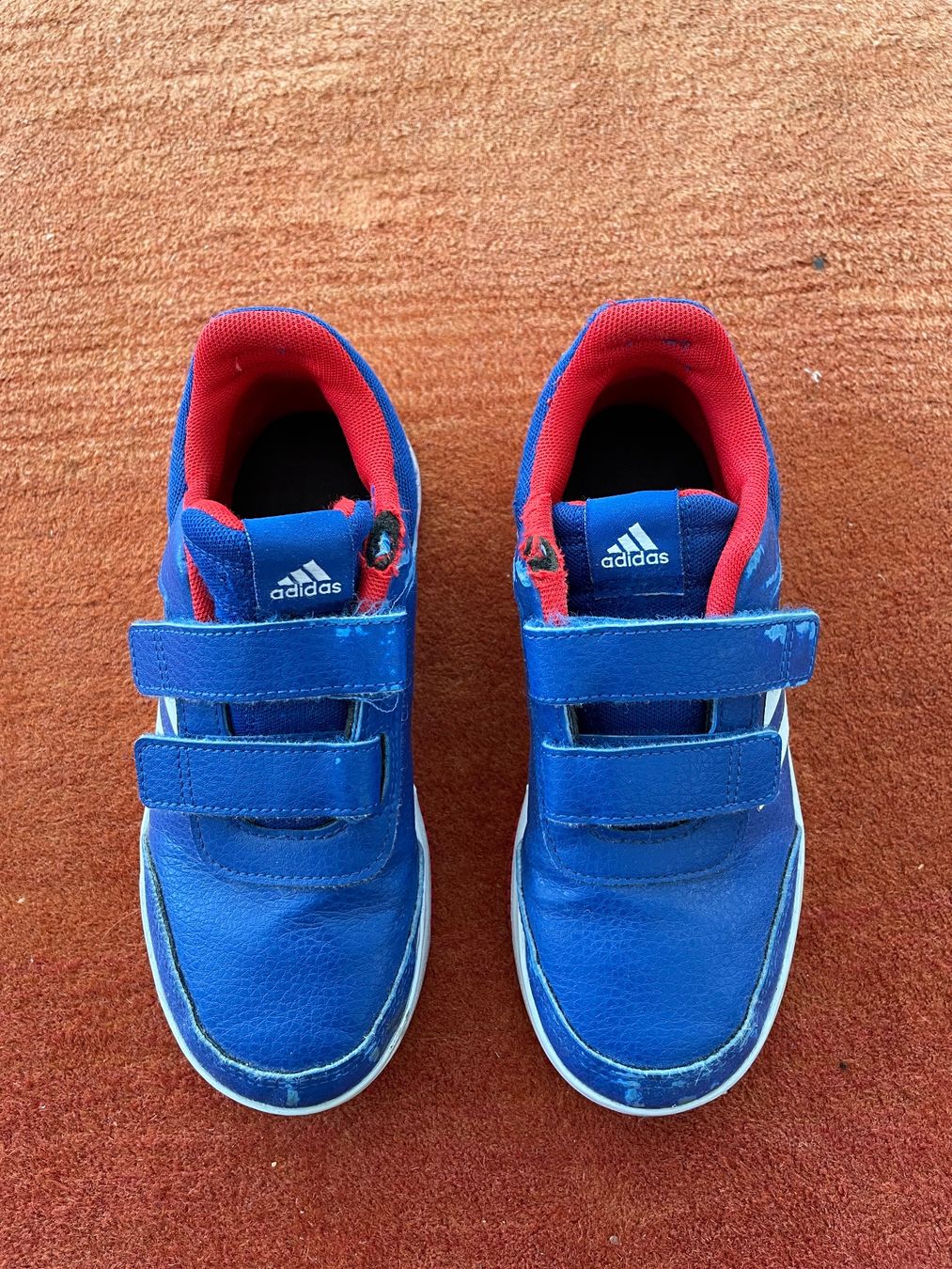 Adidas Schuhe für Jungen: Neuwertige Hallenschuhe Adidas 33.5 – Gebraucht aus Landquart von sar_tjn8