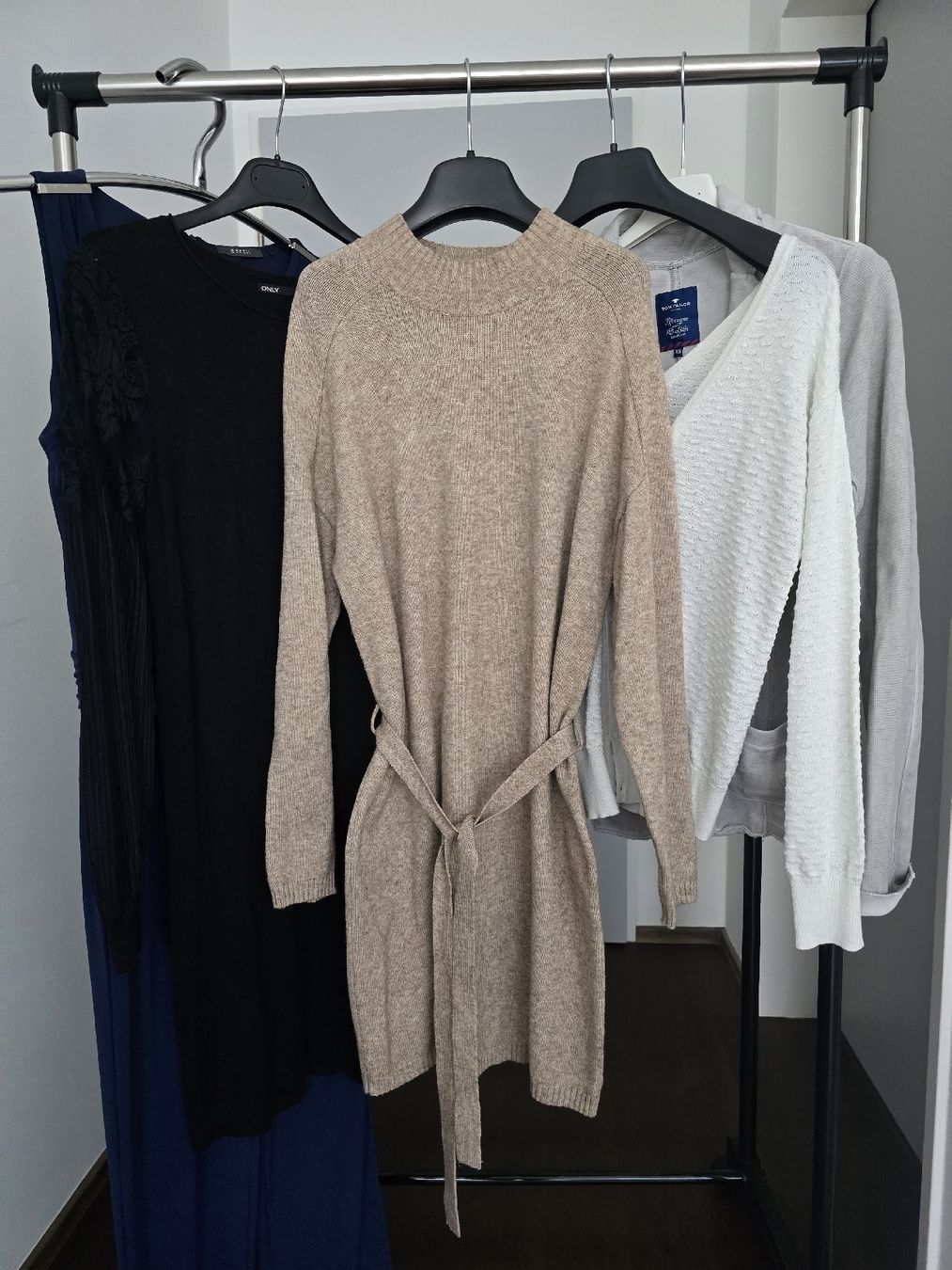 Esprit Lotti di vestiti: Kleiderpaket "Grösse S" Pepe Jeans, Tom Tailor, Esprit... – Usato da Rorschacherberg venduto da Olgamedved 4
