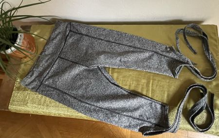 Leggings grigi con lacci