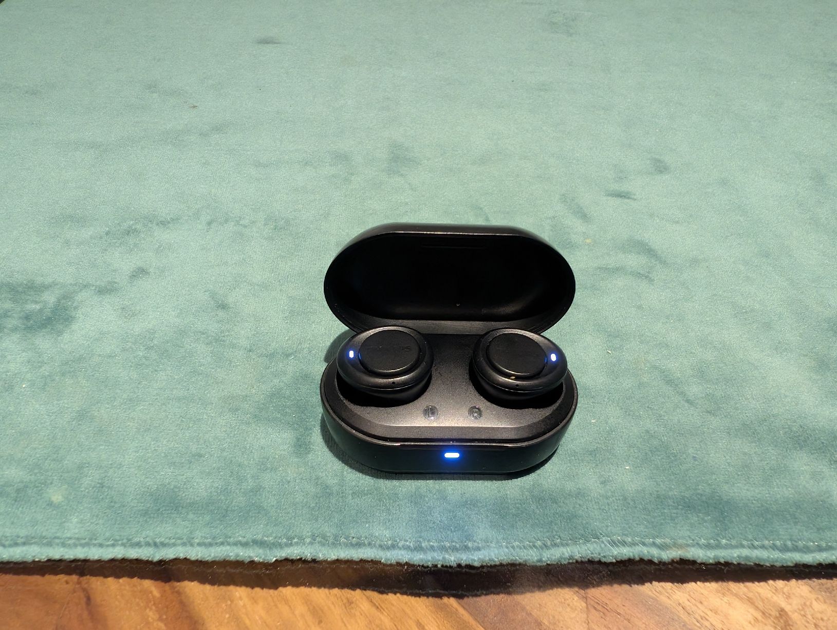 Philips Cuffie: Philips True Wireless Earbuds mit Ladecase – Nuovo (secondo la descrizione) da Staffelbach venduto da Gaetano.CH 3