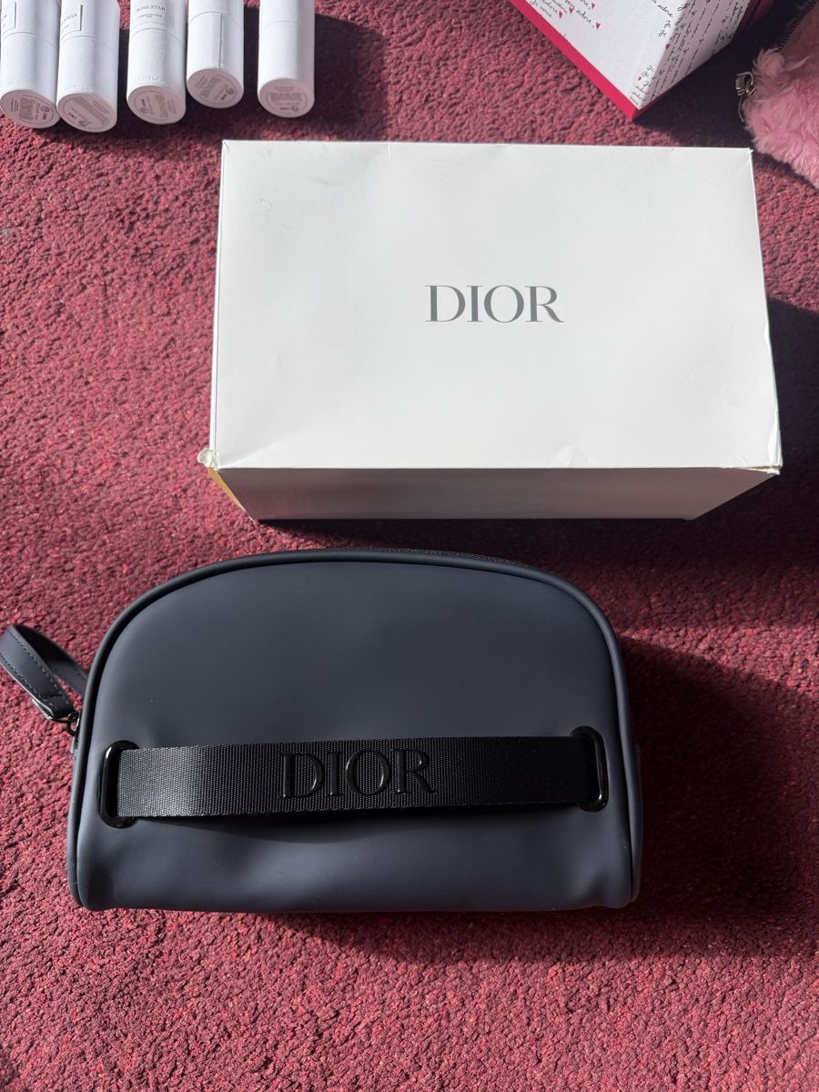 Dior Taschen: Dior Pouch L – Neu und originalverpackt aus Luzern von sas_r89l