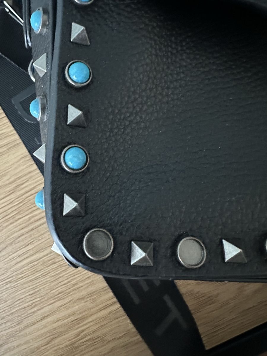 Taschen für Damen: Tasche schwarz mit Nieten/farbiger Gurt – Gebraucht aus Altendorf von Eastwick4 3