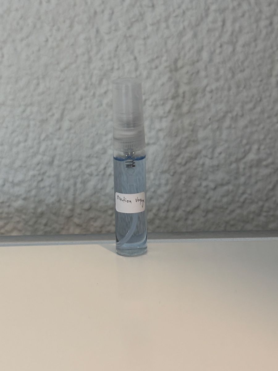 Profumi & Eau de Toilette: Nautica Voyage Abfüllung – Usato da Lyss venduto da 471022