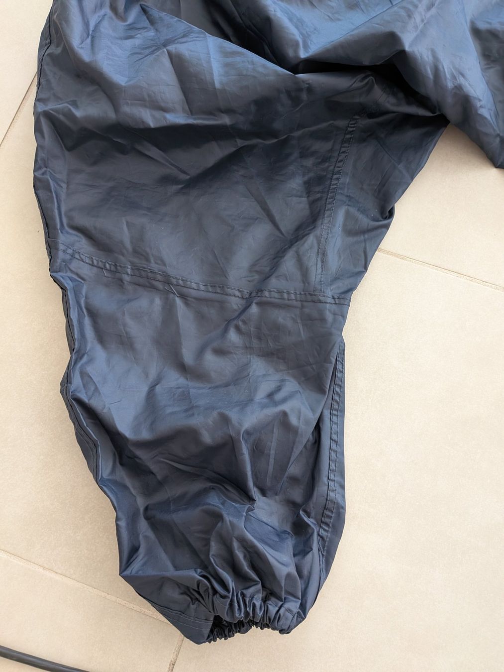 Rollstühle: Blauer Rollstuhlregenschutz, rundum verpackt – Gebraucht aus St. Gallen von Bisaknosp 2