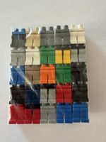 25 Stück Mix Beine Lego Figuren/ Ersatzteile.