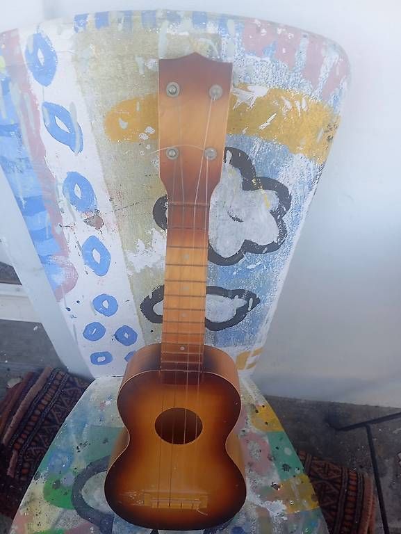 Musikinstrumente: Ukulele – Gebraucht aus Basel von Petergunn