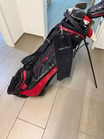 Leichter Golf Tragebag in schwarz/rot