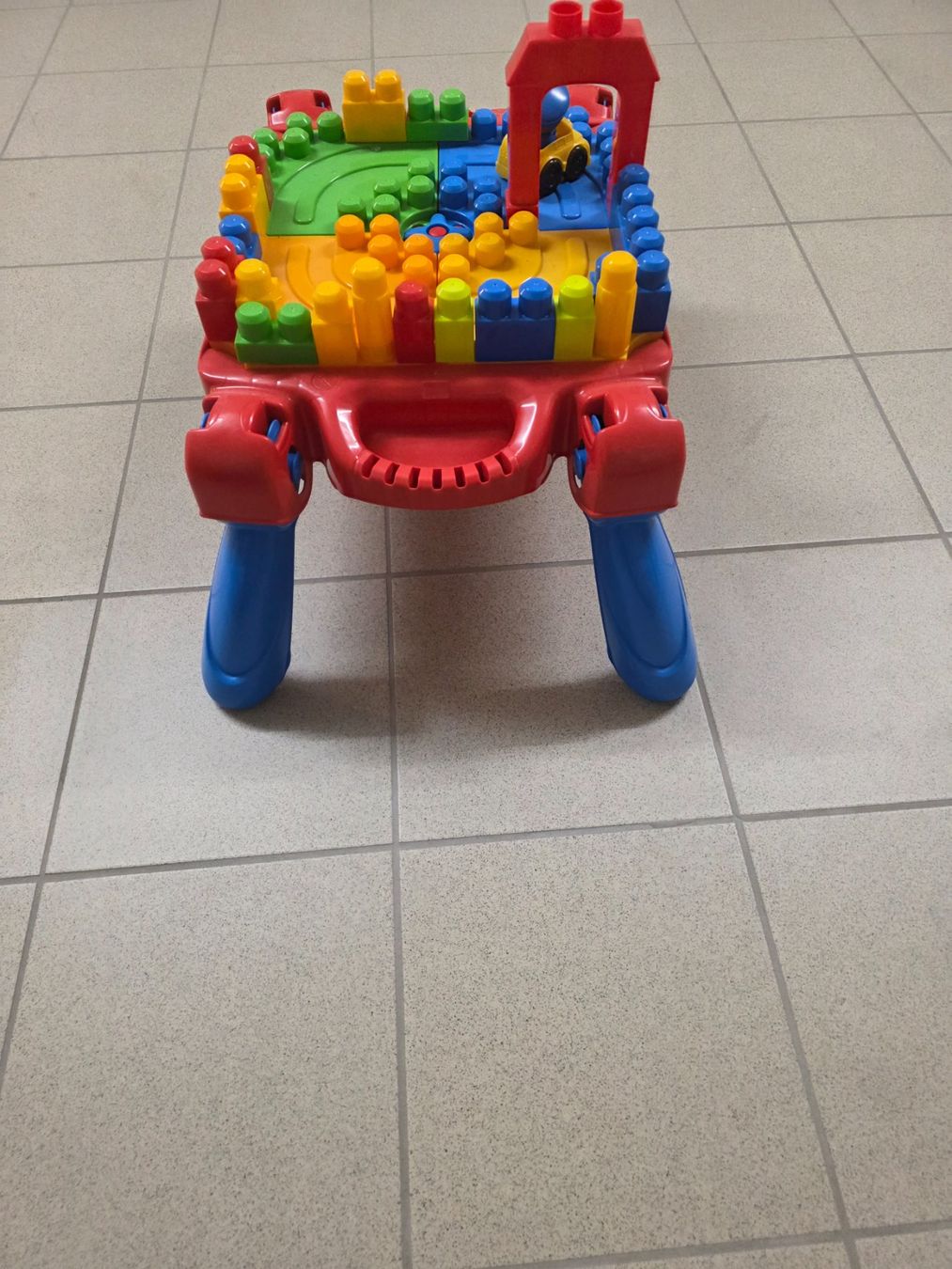 Giocattoli: Spieltisch f. Kinder – Usato da Lostorf venduto da rubileo 1