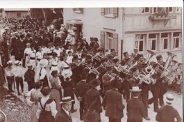 Schwellbrunn Festumzug mit Blasmusik