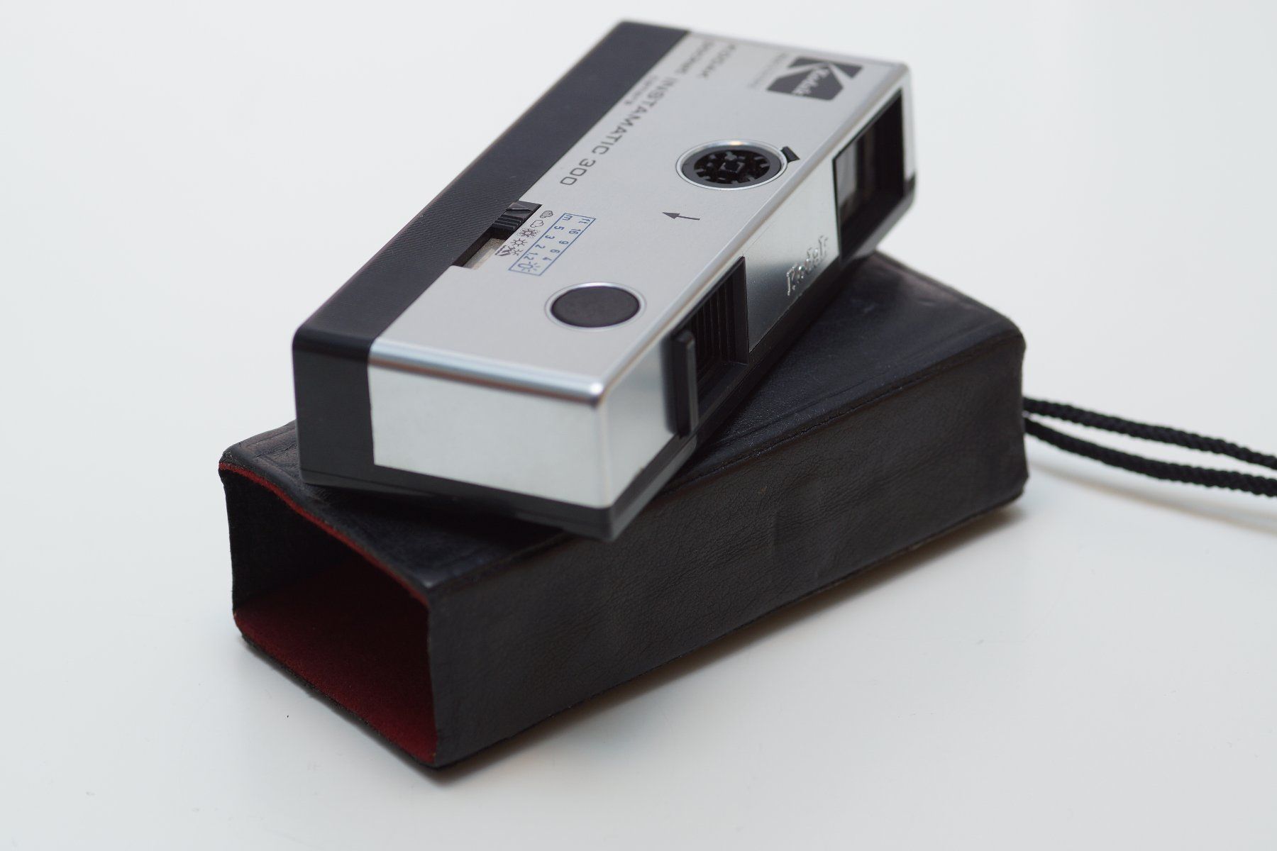 Kodak Fotocamera: Kodak Pocket Instamatic 300 Camera + Leather Case – Difettoso da Wetzikon ZH venduto da ChrimsChrams 1